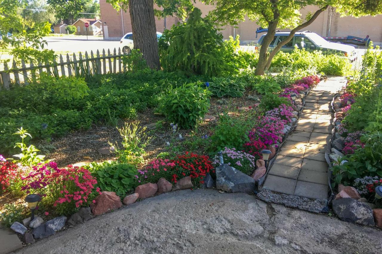 Cozy And Vintage Cedar City Apartment With Fire Pit! Exterior photo